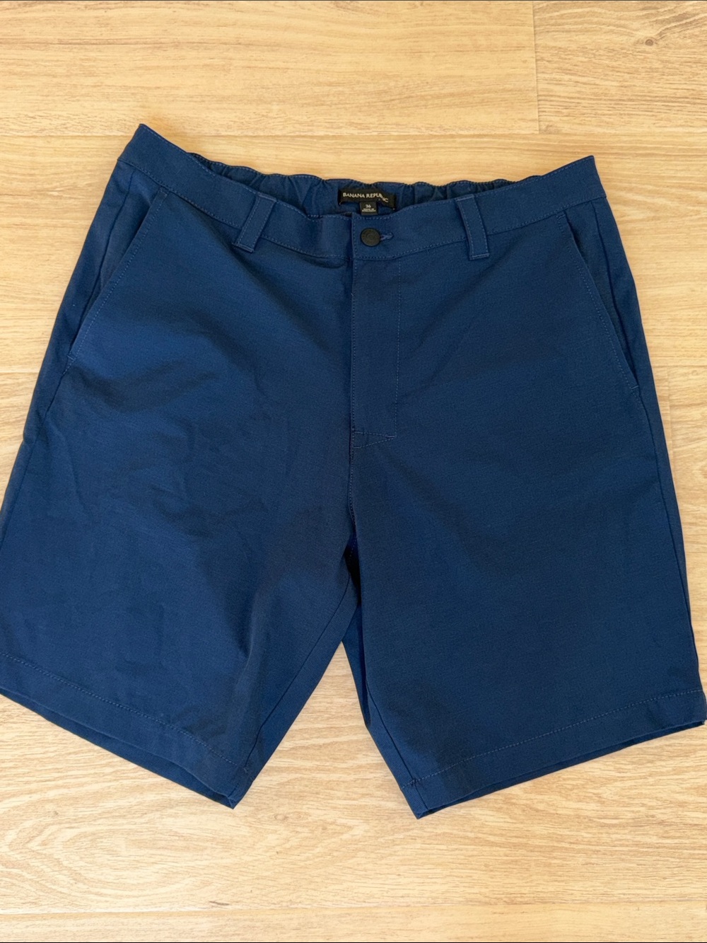 Banana Republic Men’s Navy Casual Flat-Front Shorts size 36”